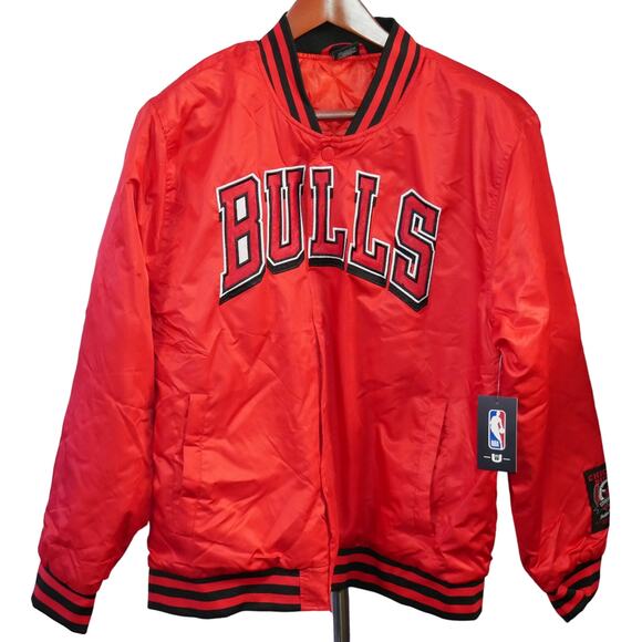 NEW CHICAGO BULLS SATIN RED NBA TEAM EMBROIDERED JACKET MSRP $125 - M - Picture 1 of 8